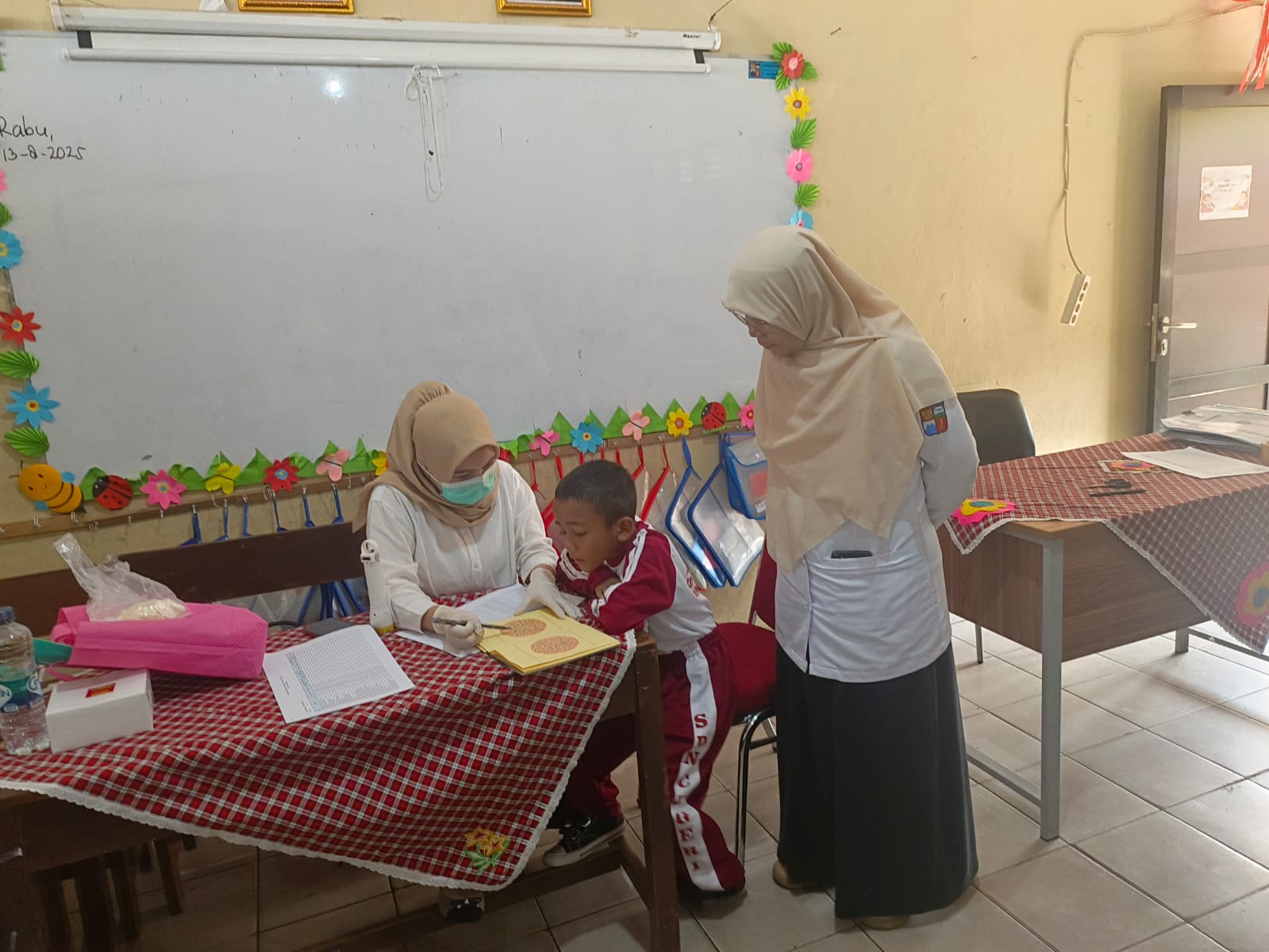 Penjaringan Kesehatan Anak Sekolah di SDN Ceger 1